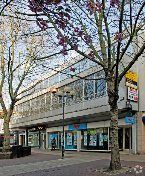 28-36 Commercial Way, Woking for lease - Primary Photo - Image 1 of 4