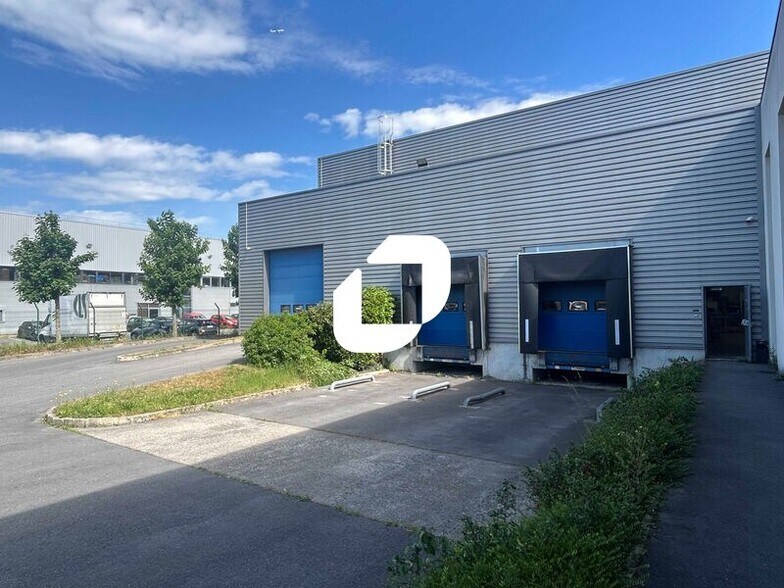 Flex in Sartrouville for lease - Building Photo - Image 1 of 26