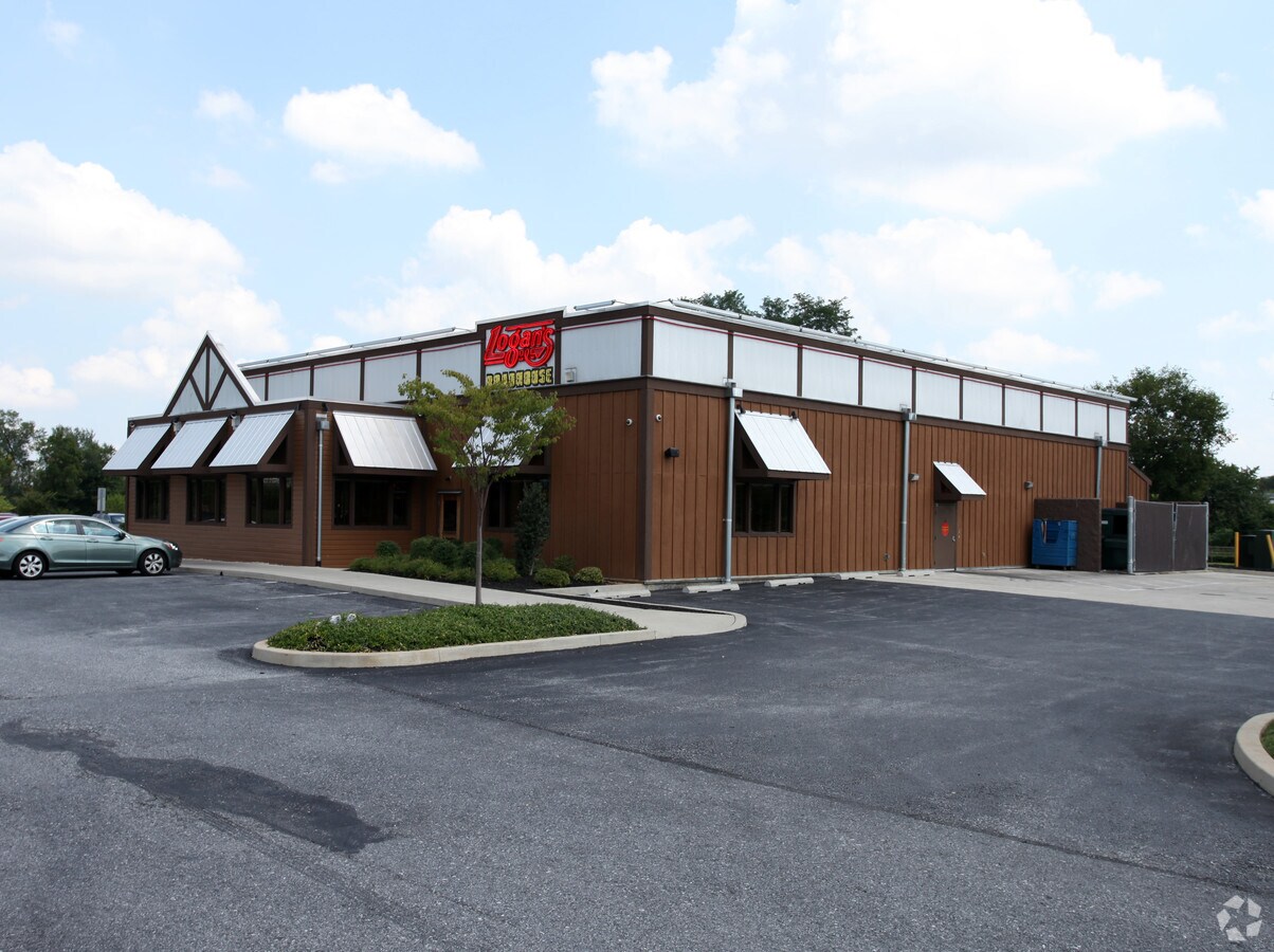 2180 York Crossing Dr, York, PA 17408