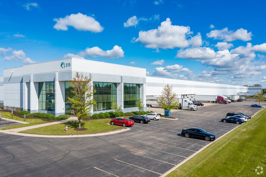 305-325 Corporate Dr, Elgin, IL for lease - Building Photo - Image 3 of 6