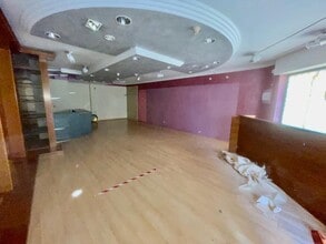 Retail in Montcada i Reixac, Barcelona for lease Interior Photo- Image 2 of 5