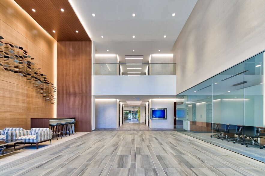 8529 Six Forks Rd, Raleigh, NC for lease - Lobby - Image 3 of 19