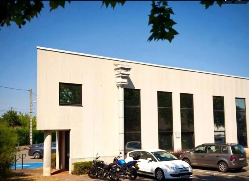 Flex in Toulouse for lease - Building Photo - Image 1 of 7