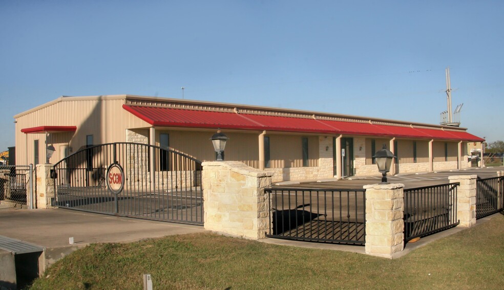 8326 W State Highway 21, Bryan, TX for lease - Building Photo - Image 1 of 4