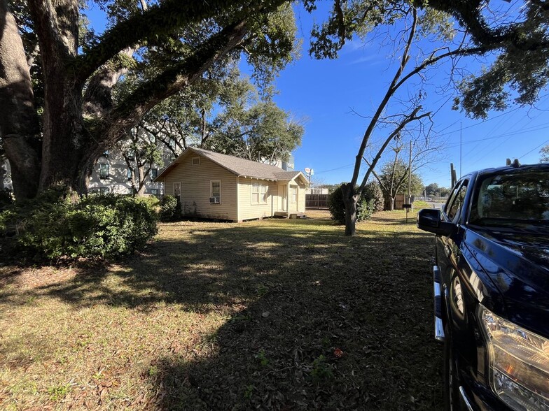 1860 Atwood Dr, Pensacola, FL for sale - Building Photo - Image 3 of 3