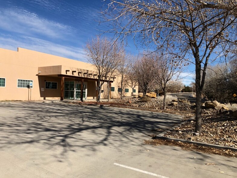 1800 E 30th St, Farmington, NM for lease - Primary Photo - Image 1 of 18