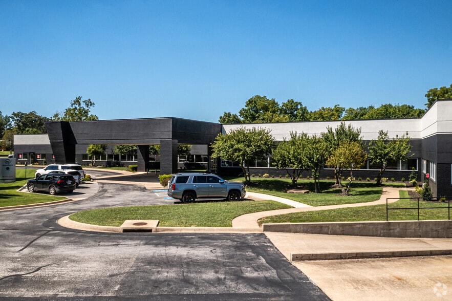 5509 Pinnacle Point Dr, Rogers, AR 72758