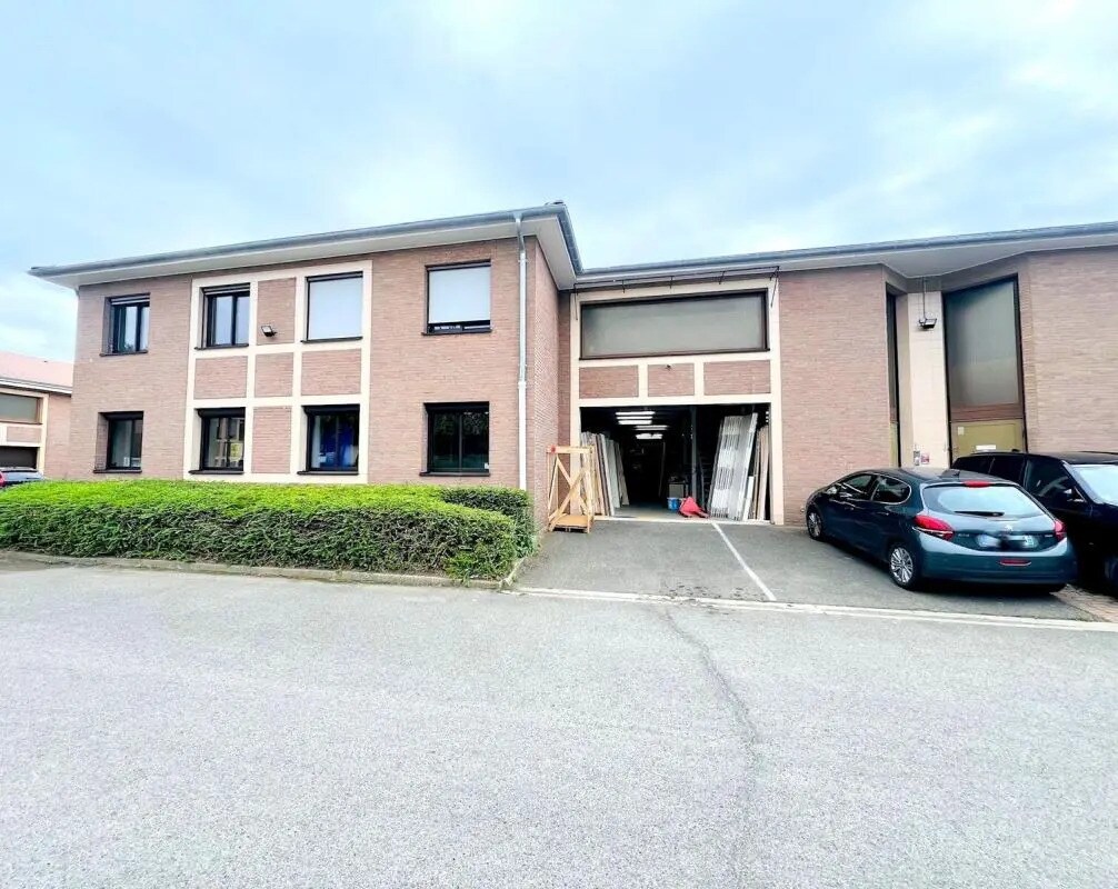 Flex in Voisins-le-Bretonneux for lease Building Photo- Image 1 of 14
