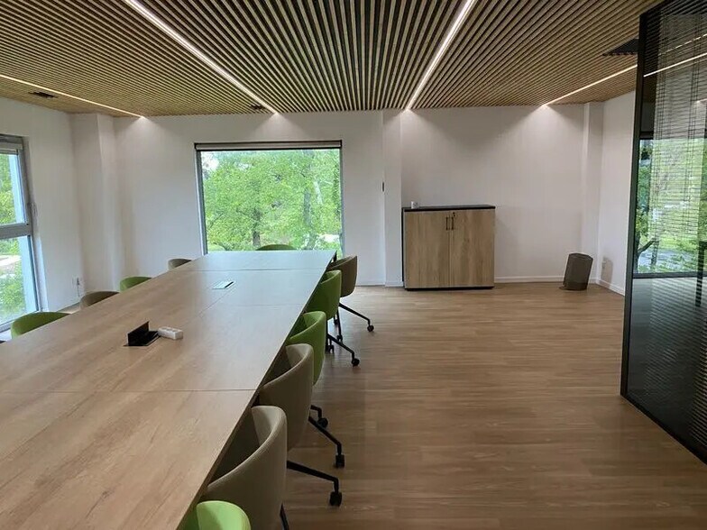 Office in Mérignac for lease - Interior Photo - Image 2 of 12