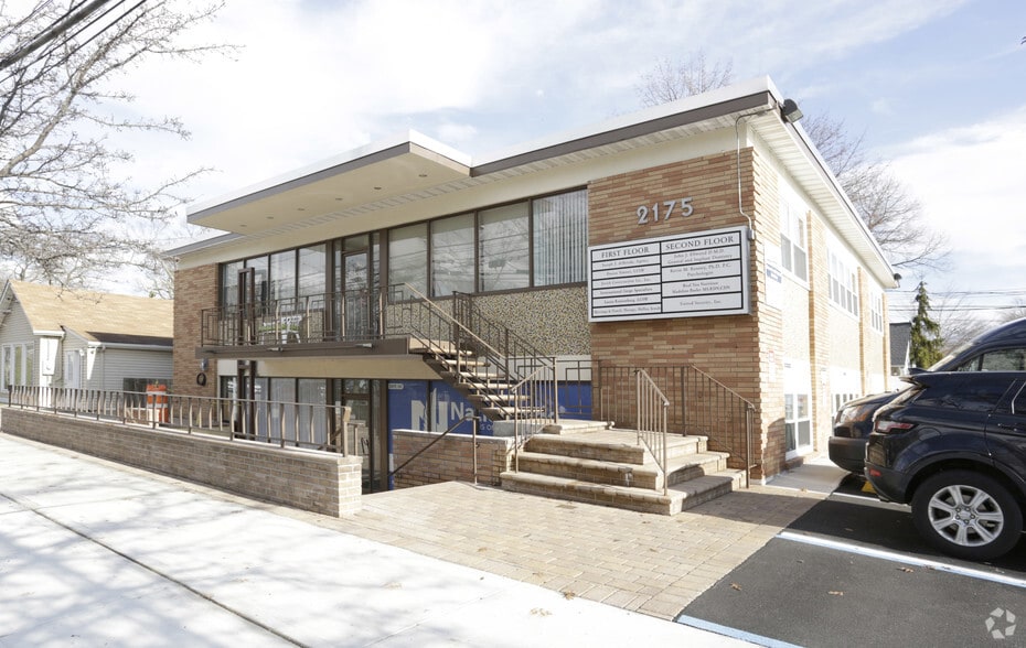 2175 Wantagh Ave, Wantagh, NY for sale - Primary Photo - Image 1 of 1