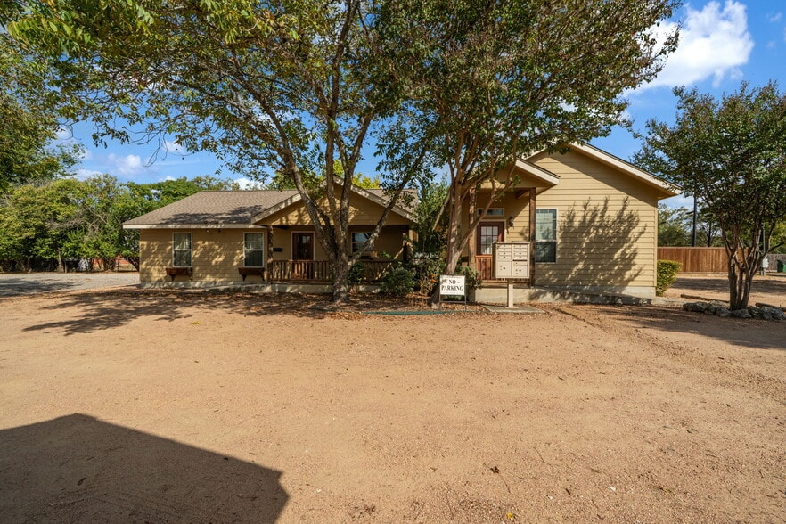 916, 920, 926, 930 E Blanco Road portfolio of 4 properties for sale on LoopNet.com - Building Photo - Image 2 of 65