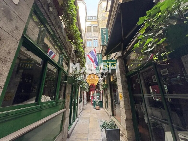 Office in Lyon for lease - Building Photo - Image 3 of 10