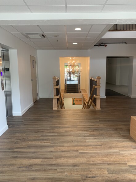 34 Hayden Rowe St, Hopkinton, MA for lease - Lobby - Image 3 of 5