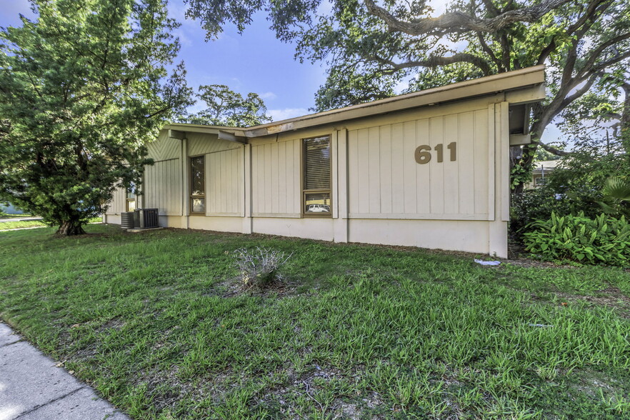 611 S Myrtle Ave, Clearwater, FL for lease - Building Photo - Image 3 of 35