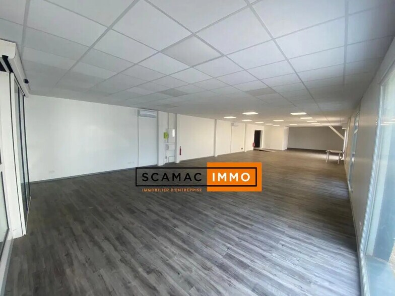 Flex in La Garde for lease - Interior Photo - Image 2 of 5