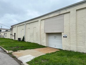 120-136 Iowa Ave, Belleville, IL for lease Building Photo- Image 2 of 8