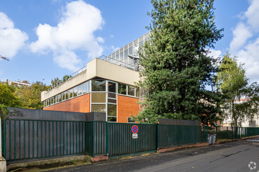 23 Quai Du President Carnot, Saint-Cloud for lease - Building Photo - Image 2 of 2