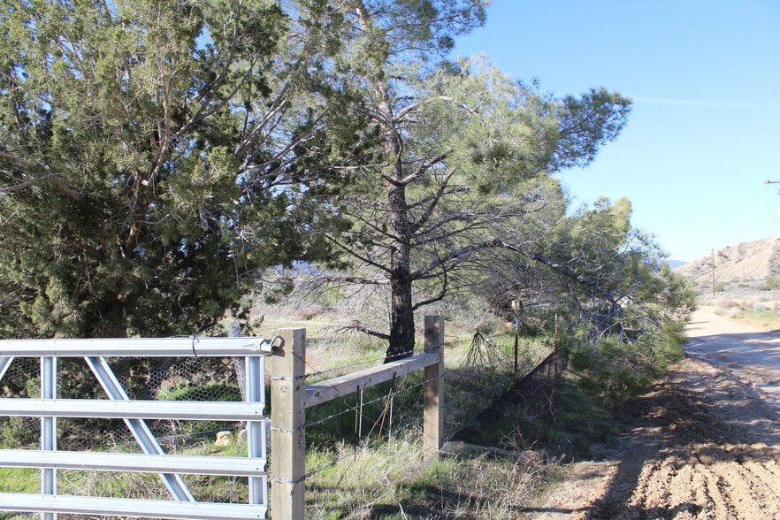 4190 Quatal Canyon Rd, Maricopa, CA for sale - Building Photo - Image 2 of 20