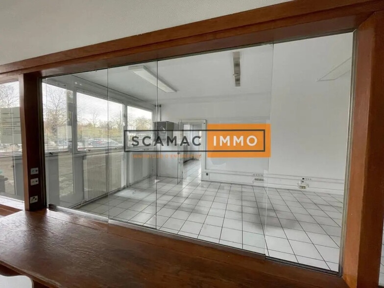 Office in Villeneuve-la-Garenne for lease - Building Photo - Image 2 of 8