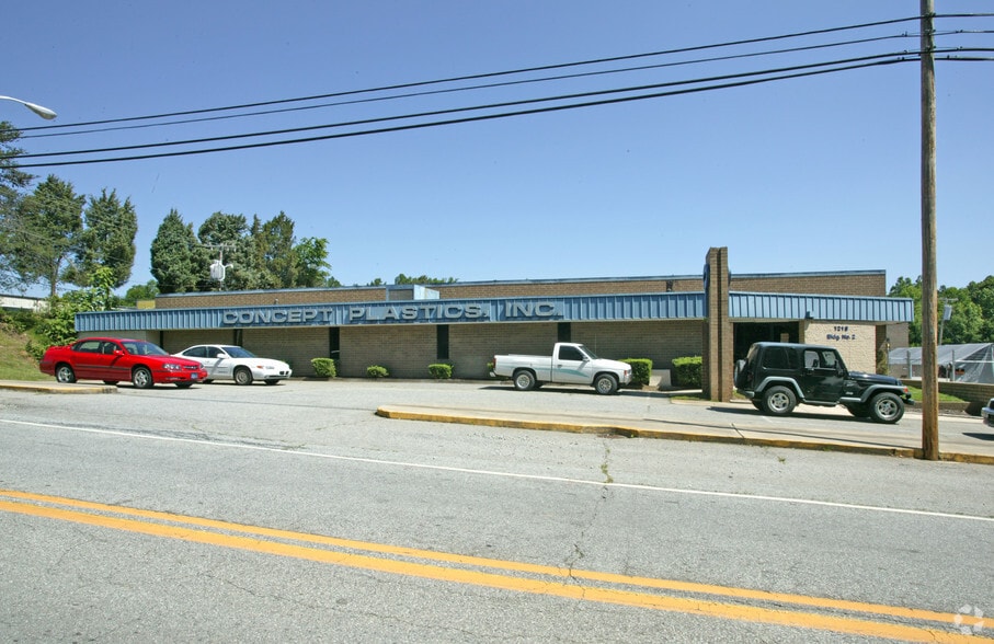 1218 Hickory Chapel Rd, High Point, NC for sale - Building Photo - Image 2 of 7