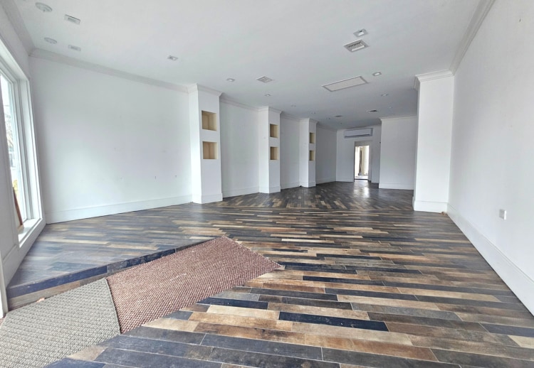 77 Jobs Ln, Southampton, NY for lease - Interior Photo - Image 2 of 15