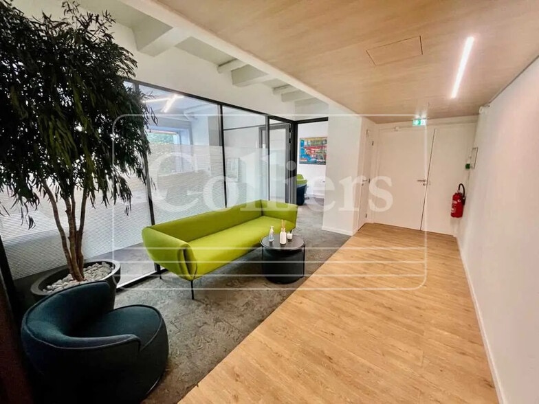 Office in Marseille for lease - Interior Photo - Image 3 of 8