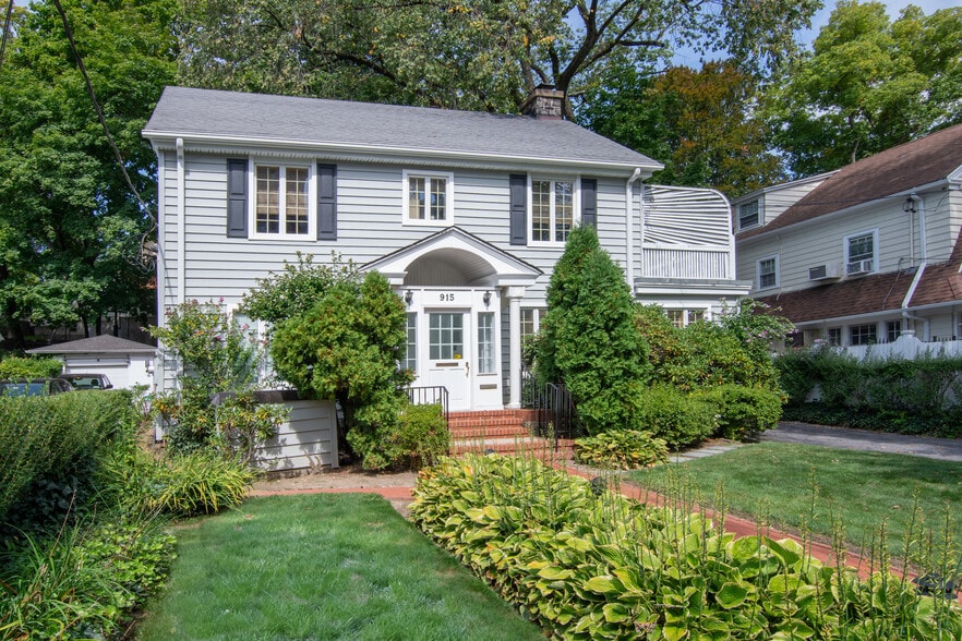 915 Palmer Rd, Bronxville, NY for sale - Building Photo - Image 1 of 8