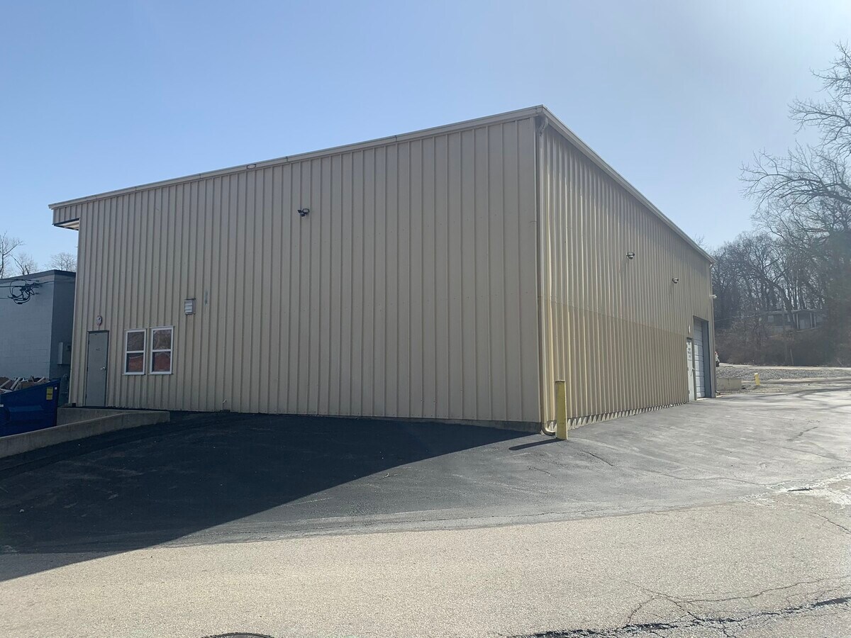 1480 W Lark Industrial Dr, Fenton, MO 63026