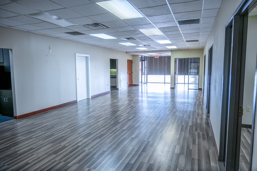 203-207 SW C Ave, Lawton, OK for lease - Interior Photo - Image 3 of 6