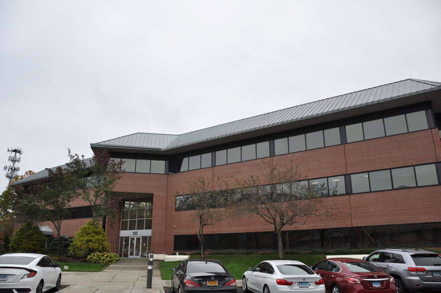 322 E Main St, Branford, CT for lease - Building Photo - Image 3 of 8