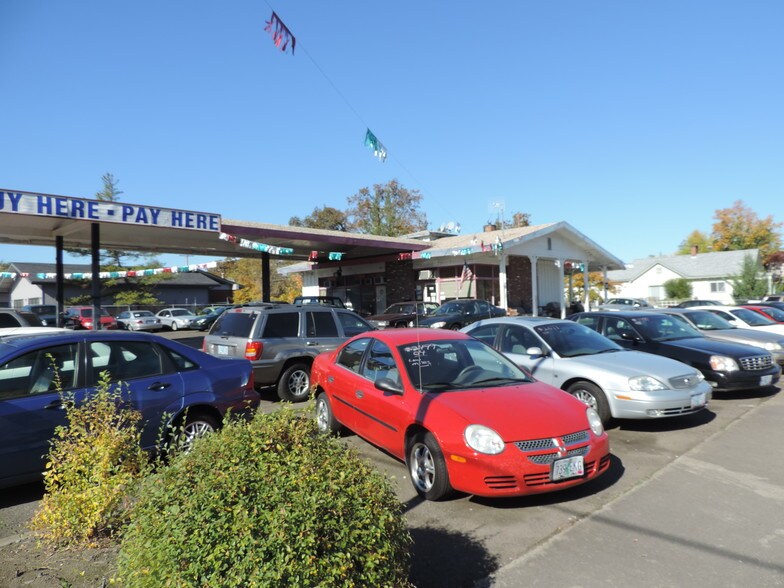 906 W Main St, Medford, OR 97501