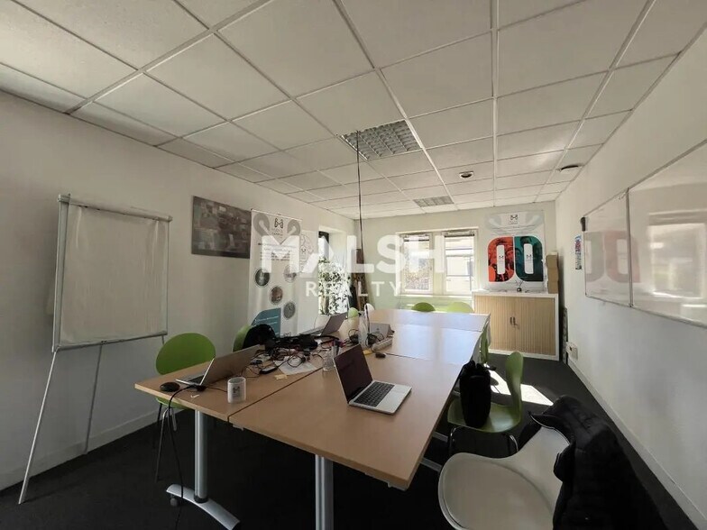 Office in Lyon for lease - Interior Photo - Image 3 of 15