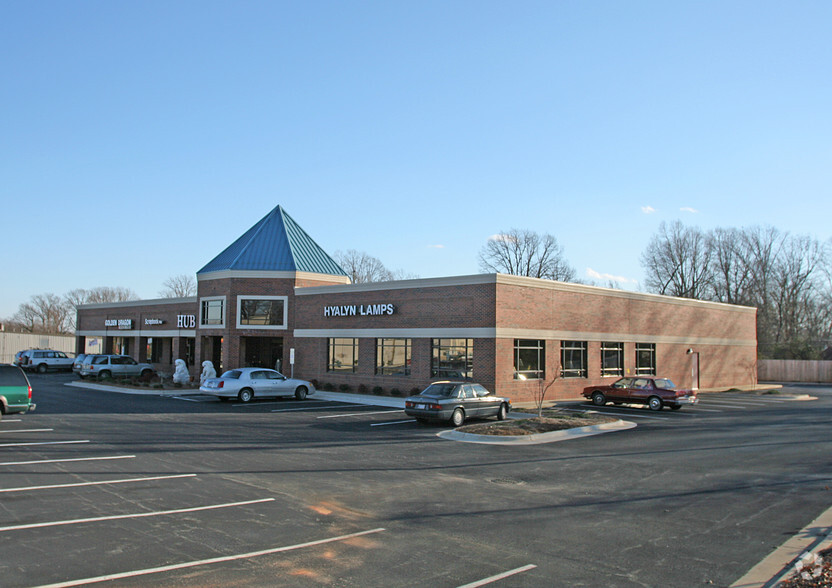 2921 Battleground Ave, Greensboro, NC for lease - Primary Photo - Image 1 of 1