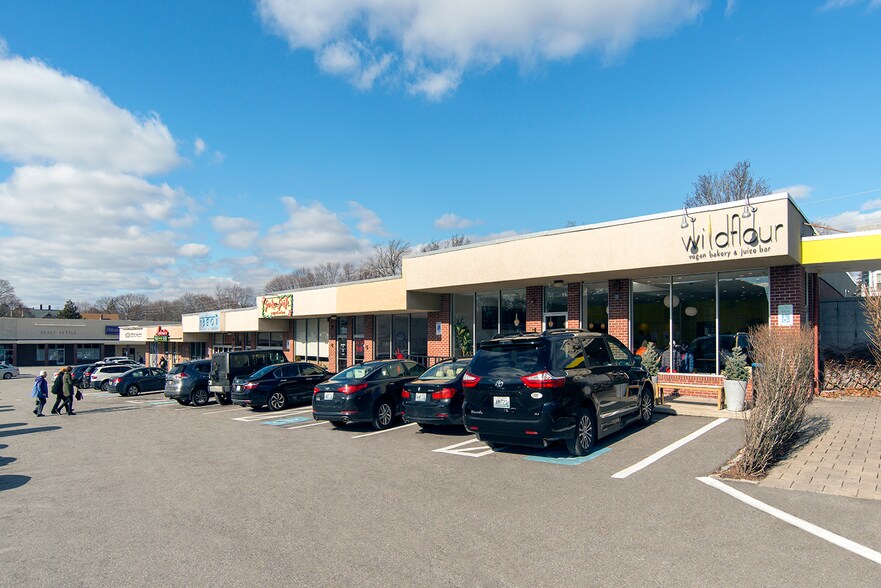 727 East Ave, Pawtucket, RI 02860 Blackstone Plaza