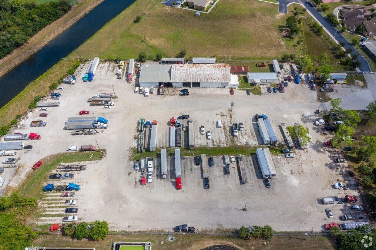 557 Construction Ln, Lehigh Acres, FL for sale Building Photo- Image 1 of 1