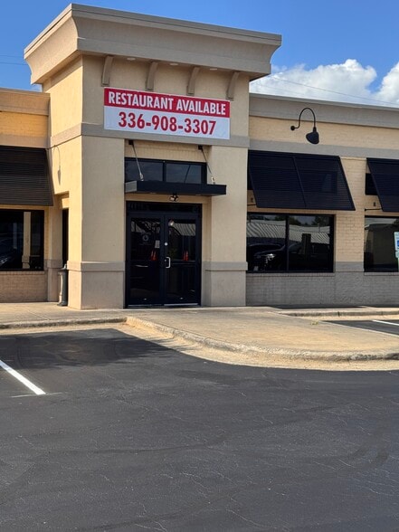 2502 Battleground Ave, Greensboro, NC for lease - Building Photo - Image 3 of 19