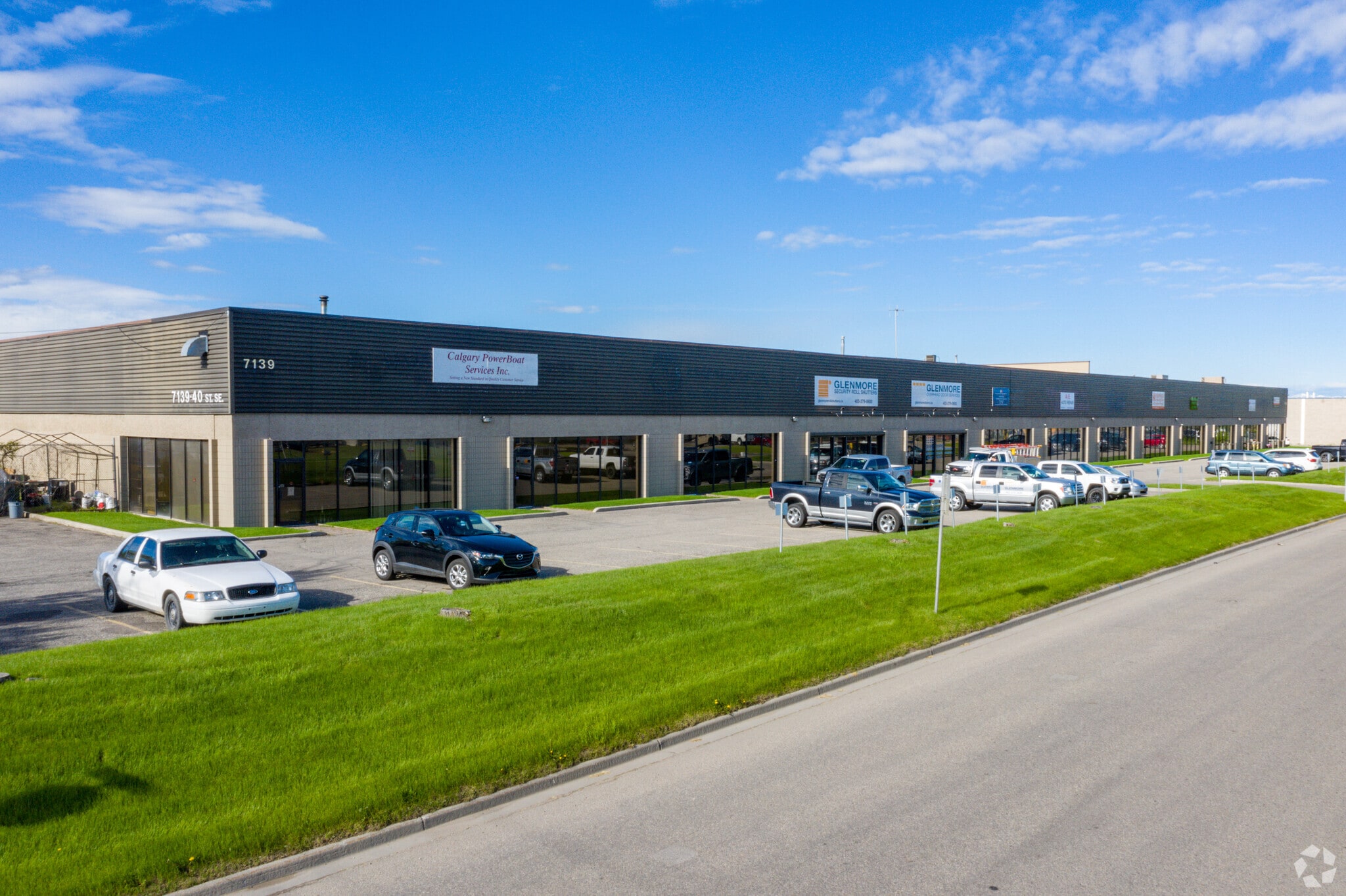 7139 40th St SE, Calgary, AB for sale Primary Photo- Image 1 of 1