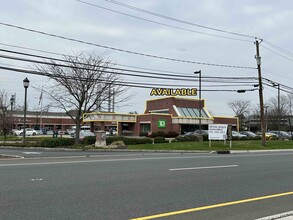 29-47 Eisenhower Pky, Roseland, NJ for lease Building Photo- Image 2 of 3