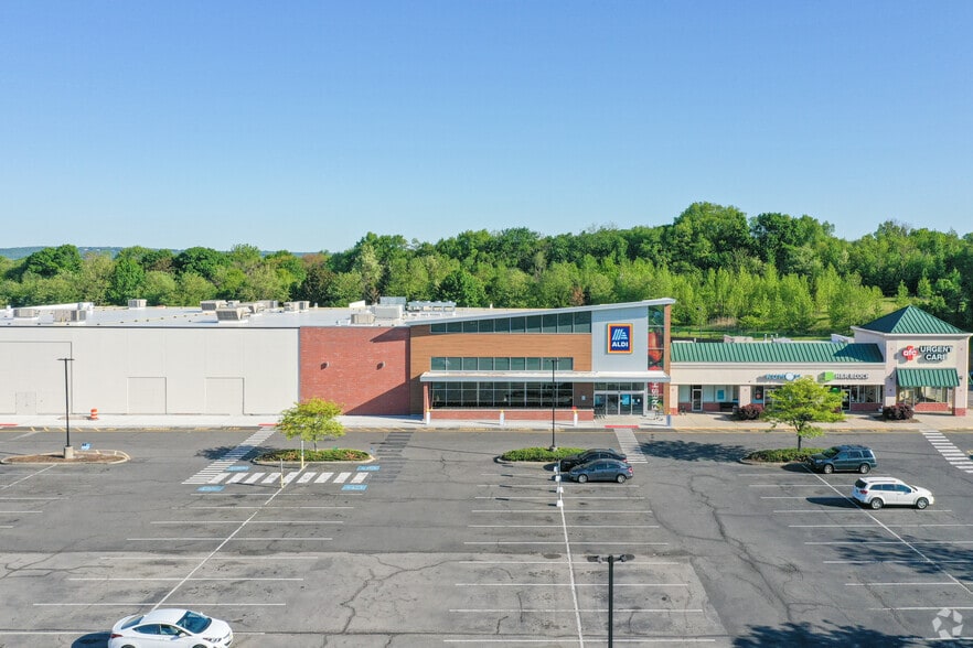 901-913 Oak Tree Ave, South Plainfield, NJ for lease - Building Photo - Image 2 of 26