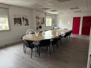 153 Rue Marcel Mérieux, Lyon for lease Interior Photo- Image 2 of 6