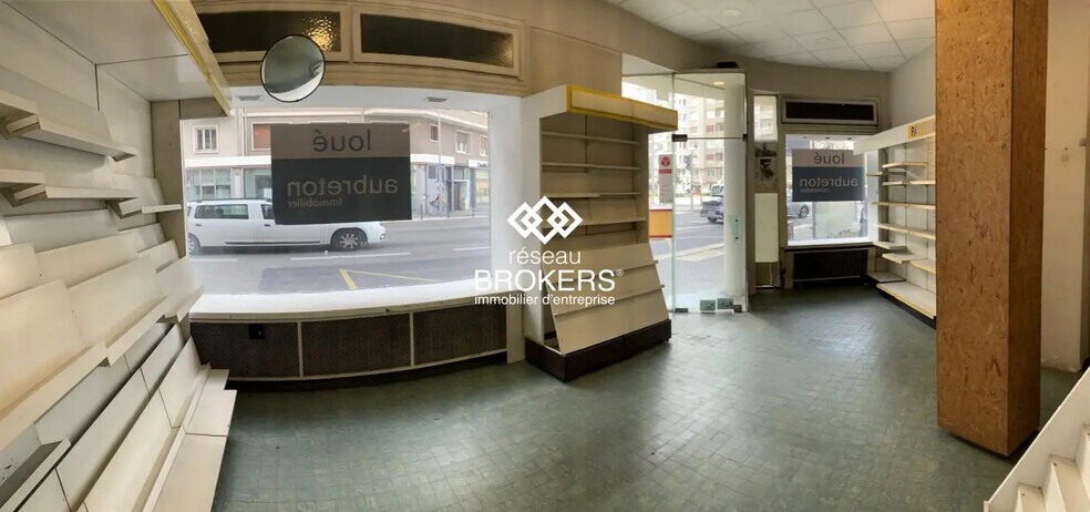 Retail in Grenoble for lease - Interior Photo - Image 2 of 3