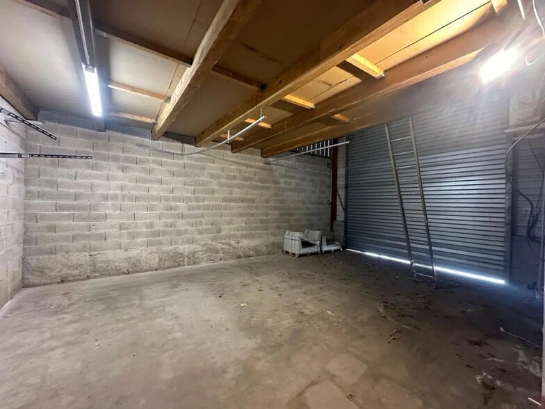 Industrial in Roquebrune-sur-Argens for sale - Interior Photo - Image 1 of 7