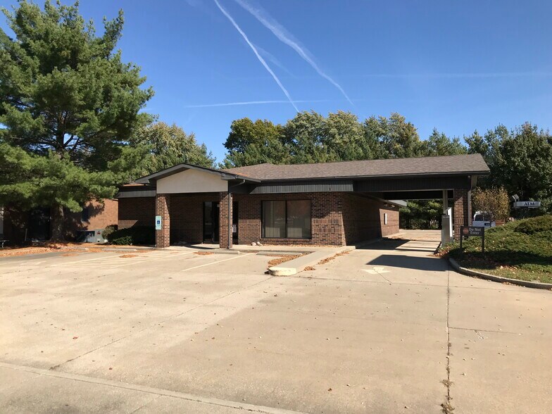 1124 Centre West Dr, Springfield, IL 62704