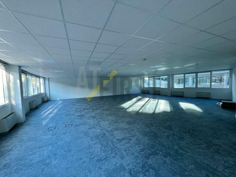 Office in Valbonne for lease - Building Photo - Image 2 of 12