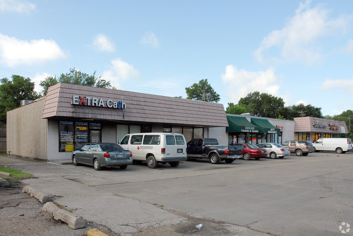 1050 Edgebrook Dr, Houston, TX 77034