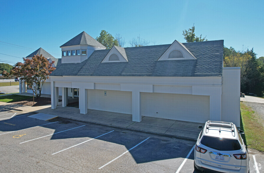 4901 Auburn Rd, Summerfield, NC for sale - Building Photo - Image 1 of 3