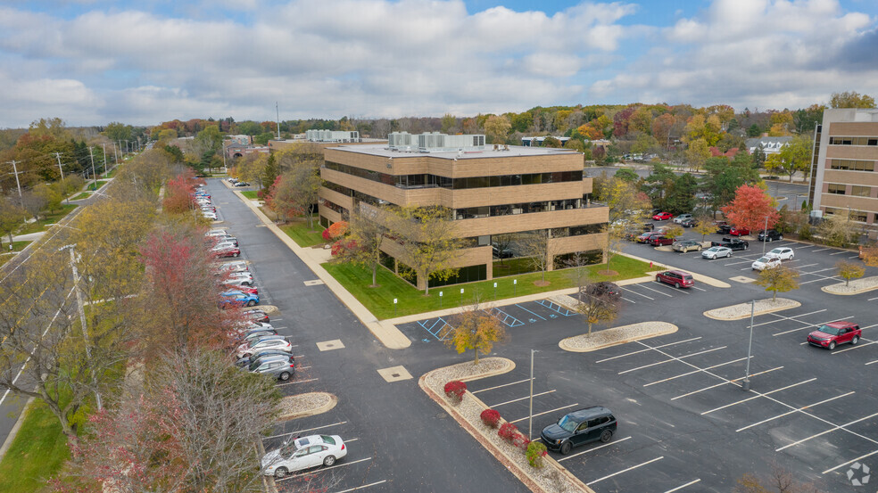 1400 Abbot Rd, East Lansing, MI for lease - Building Photo - Image 1 of 3