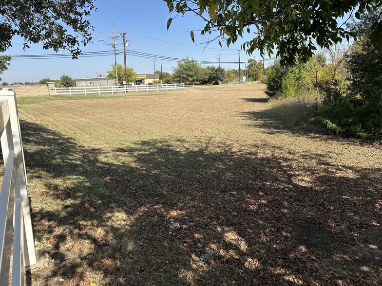 901 Sycamore School Rd, Fort Worth, TX for sale - Building Photo - Image 1 of 3