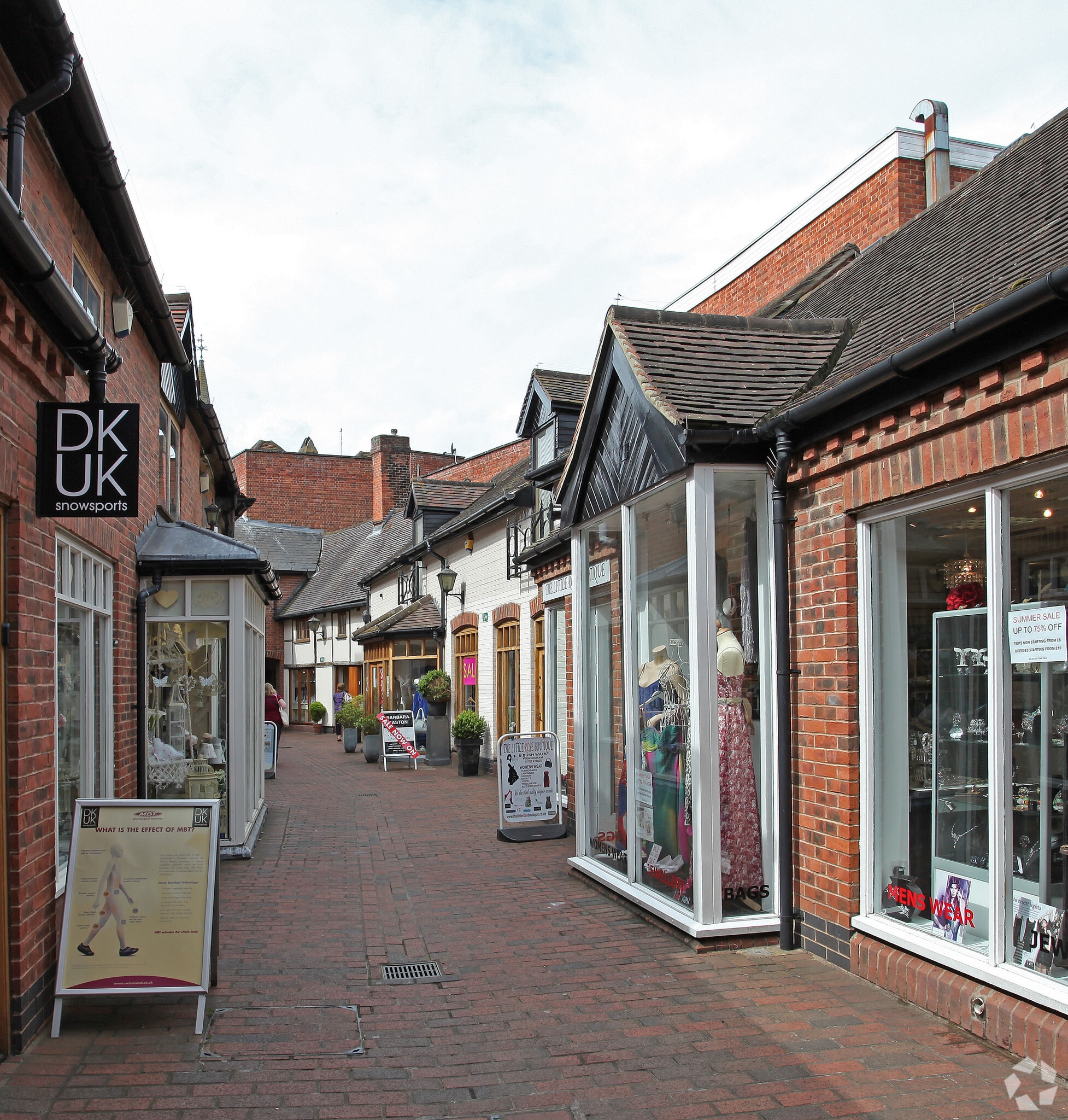 5-10 Bush Walk, Wokingham for sale Primary Photo- Image 1 of 1