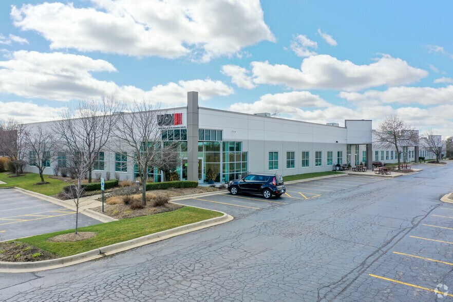 18410 Crossing Dr, Tinley Park, IL 60487